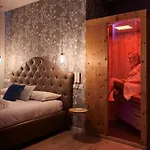 Lainez Rooms & Suites