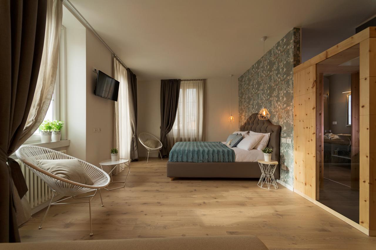 Lainez & Hotel 3*